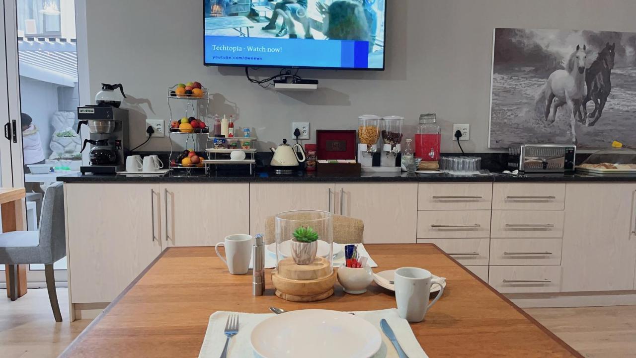 Aha! Cheers Guesthouse 拾间-海 Walvis Bay Bagian luar foto